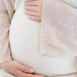 而在上海的写字楼🎎📐那个国家可以代孕里，职场人陈亚💿每天要在🦷🖼